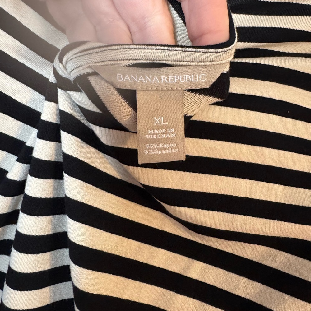 Banana Republic Black/Taupe mock Wrap Top XLARGE #V - Picture 7 of 7